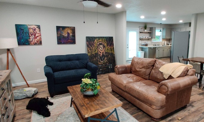 Crossville House | Joyful, renovated home near lakes, golf, and town