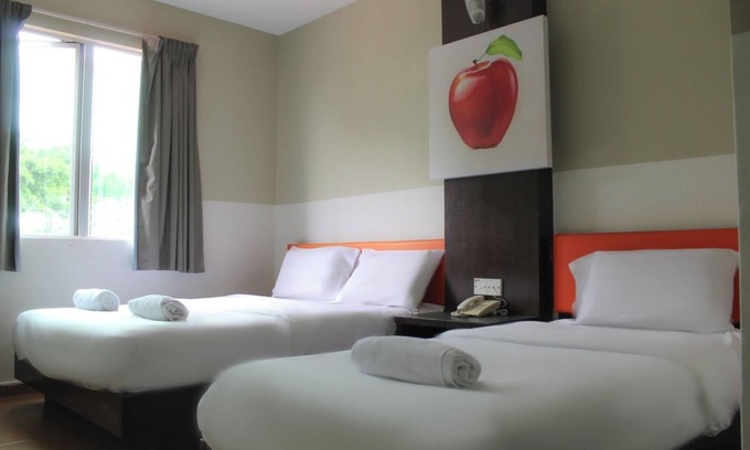 Kampung Pengkalan Hotel | JQ Suria Hotel
