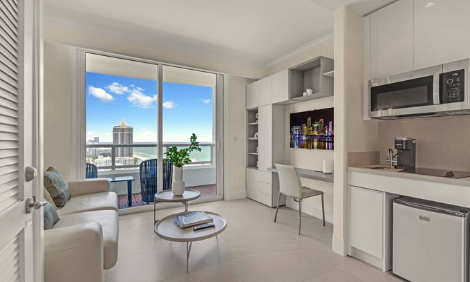 Mid Beach Apartment | Jr Suite Presidential Design Ocean Fontainebleau