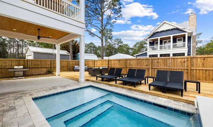 San Juan House | Juan Fine Day | Sleeps 18 | Heated Pool + Golf Cart | Exclusive Bonfires