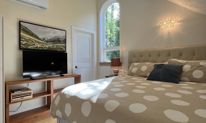 Laurel Park Apartment | Jubilee Carriage House
