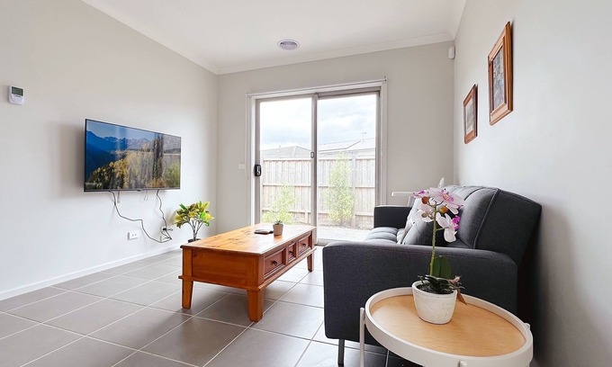 Manor Lakes House | Jubilee Home/3B2B2C/Avalon Airport/Smart TV/Dryer