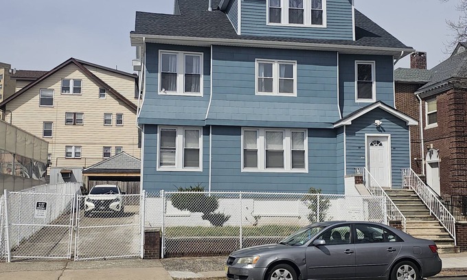 Weequahic Apartment | Judees' Comfort 2nSpacious 2-bedroom apartment available in charming Newark, NJ.