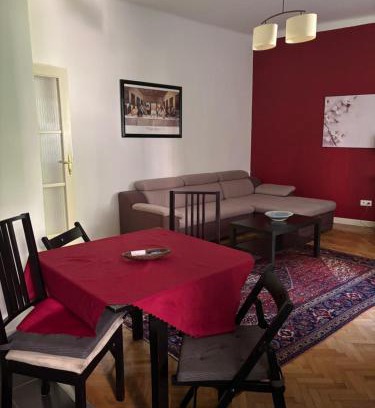 Vizivaros Apartment | Judy and Sandor Apartmen