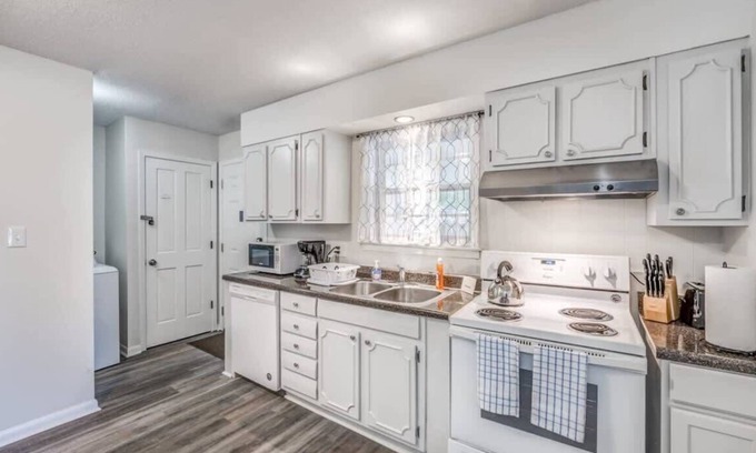 Parkway Village House | Judy Lynn Collective