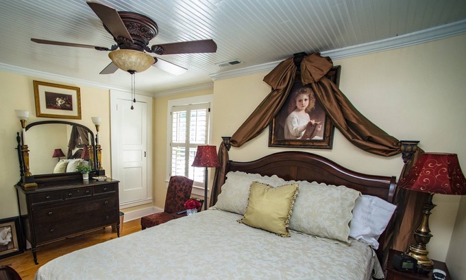 Chimney Rock House | JUDY'S ROOM-Chimney Rock Manor
