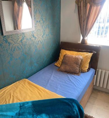 West Bromwich House | Jules Homestay Plus