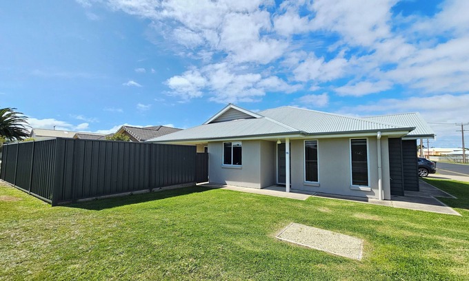 Waterhouse House | Julia's - Close to the heart of Robe