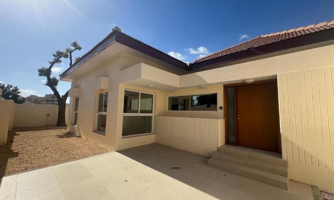 Jumeira 1 House | Jumeirah Three Bedroom Villa