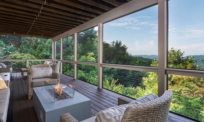 Laurel Park House | Jump Off Rock Retreat in Hendersonville