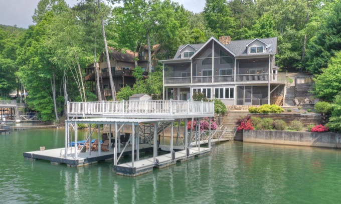Necowa Cove House | Jump Right In - Lake Blue Ridge