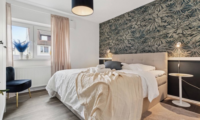 Detmold-Nord Apartment | JUNE APARTMENTS I Cozy 2-bedroom apartment in charming Detmold with free parking
