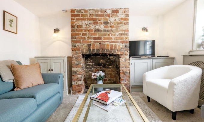 Bognor Regis House | June Cottage