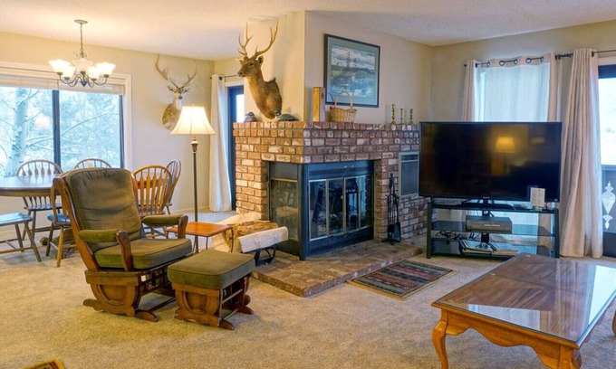 June Lake Condo | June Lake Interlaken 12 Cozy, Spacious