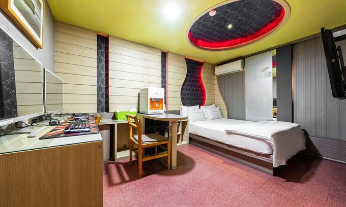 Chunggok-tong Hotel | Junggok Moon