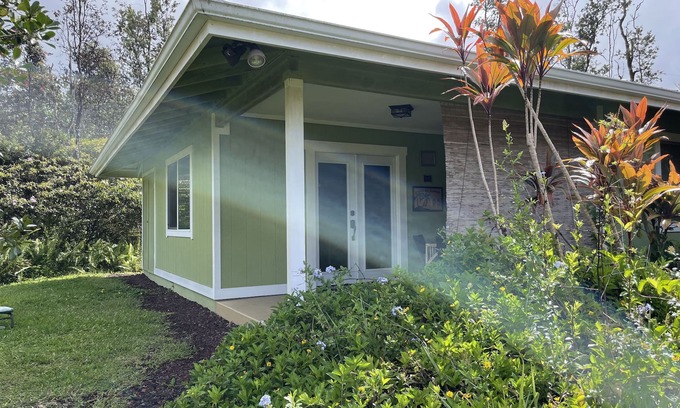 Keaau Cabin | Jungle Bungalow - A lovely space to stay for island fun!