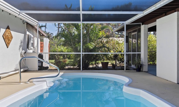 Englewood House | Jungle Cottage 1mi to beach on 1+acre with pool