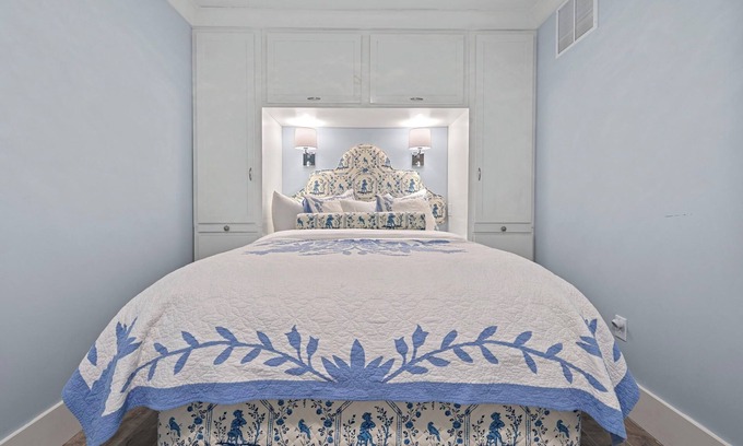 Union Pier Apartment | Juniper Presents: 1-Bdrm Amsterdam Suite in Iconic Union Pier Summer House
