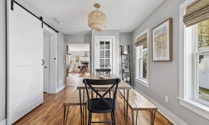 Three Oaks House | Juniper Presents: Elegant & Cozy Guesthouse w/Hot Tub + Firepit, Walk to Town
