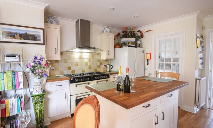 Lyme Regis Cottage | Jurassic Sea View
