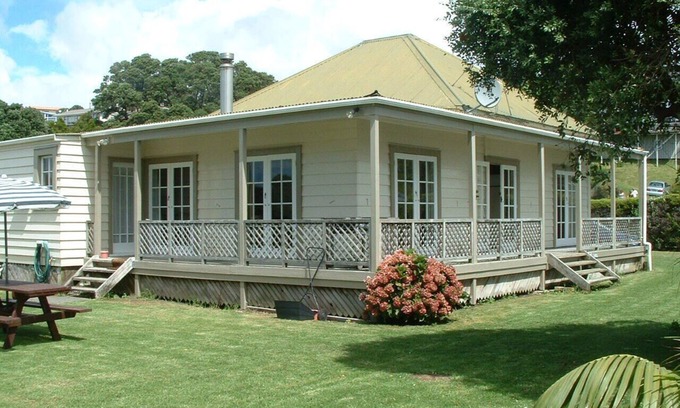 Waipu Cove House | Just 2hrs from Auckland!Come swim, surf & fish while relaxing at Waipu Cove.