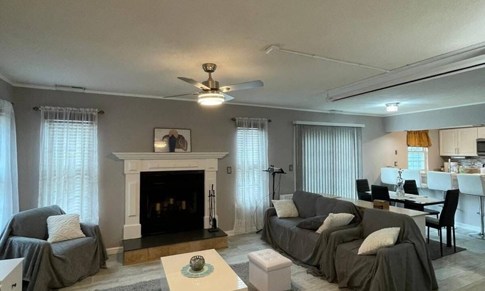 Northwest Condo | Just a 15-min drive from VA Beach Oceanfront and 20 min from Sentera Hospital.