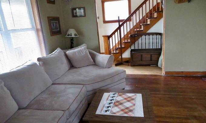East Hillside House | Just a mile up from Lake Superior located in the middle of Duluth!