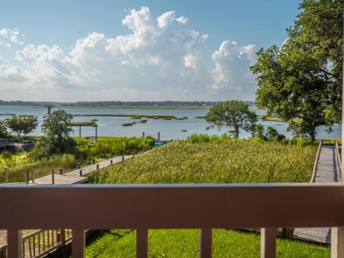 Island Oaks House | Just Another Day in Paradise