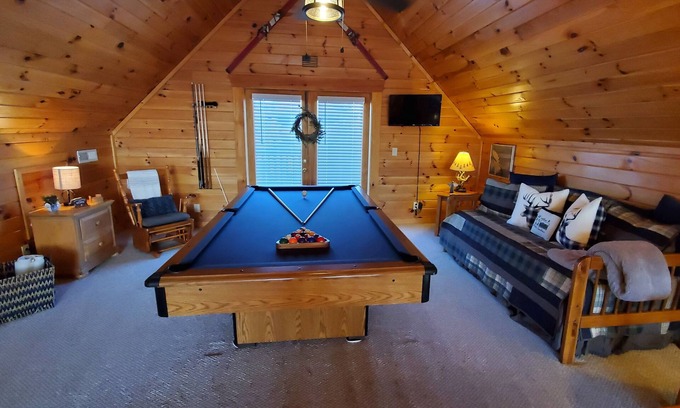 Sevierville Cabin | Just Because~Modern Smoky Mountain Cabin~Private Hot Tub~Pool Table~Games