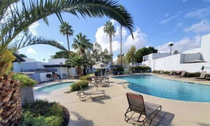 Scottsdale Estates Nine House | Just Launched - Pool - Kitchen - Location Old Town