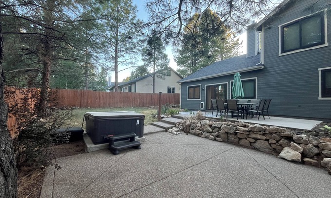 Ponderosa Trails House | *Just Listed* Alpine Retreat with A/C and hot Tub!