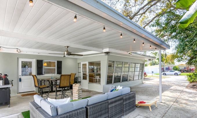 Anona House | Just Minutes to the World's Best Beaches! Beautifully Furnished ~ Gas Grill ~ Family Coastal Escape