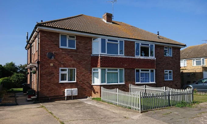 Frinton-on-Sea Apartment | Just off the seafront 2 bed first floor retreat