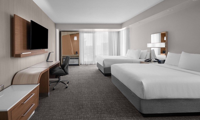 Clearwater Beach Hotel | Just What You Were Looking For! 4 Great Units, Outdoor Pool, Near Beach Walk