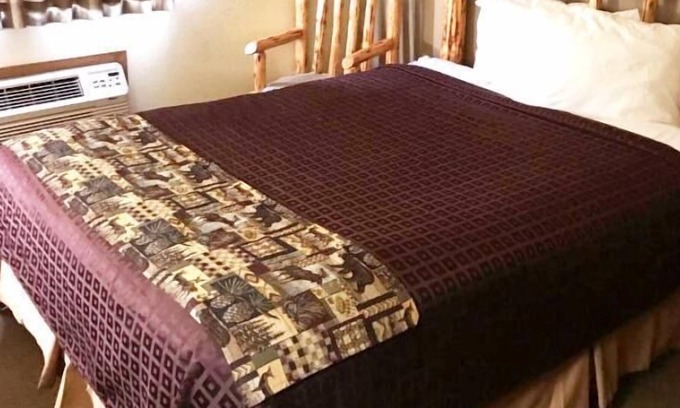 Ponderay House | Just What You Were Looking For! Small Town Charm, Pets Allowed, Free Parking