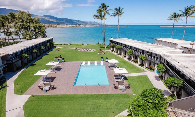 Kahului Hotel | Just What You Were Looking For! 3 Great Units, Steps to Ho’aloha Park Beach!