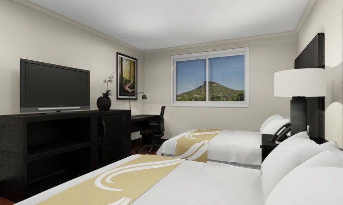 Castle Rock House | Just What You Were Looking For! 4 Sleek Units, Free Breakfast, Free Parking