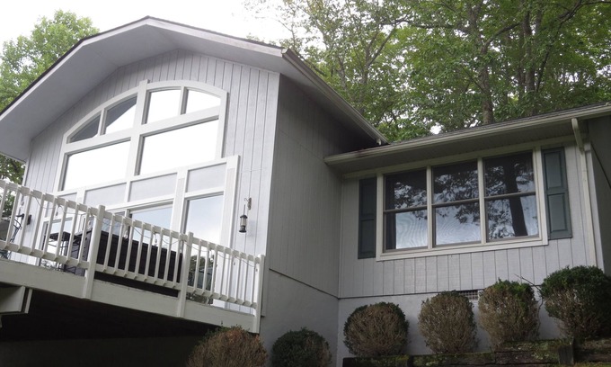 Burnsville House | K & J Cottage Relax and Recharge on your vacation! Sleeps 8
