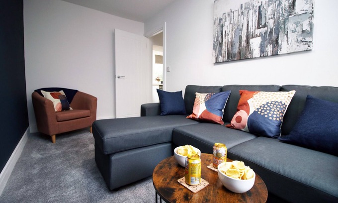 Mountain Ash House | K Suites - Beautiful 2 bed House w/free parking