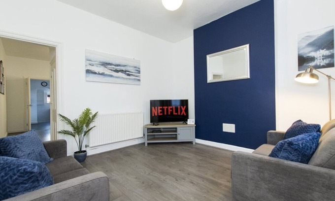 Long Eaton House | K Suites - Cozy 2 bed House w/free parking