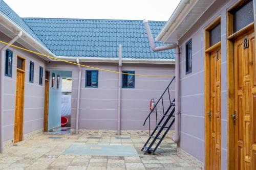 Dar es Salaam Bed & Breakfast | K WEST LODGEs