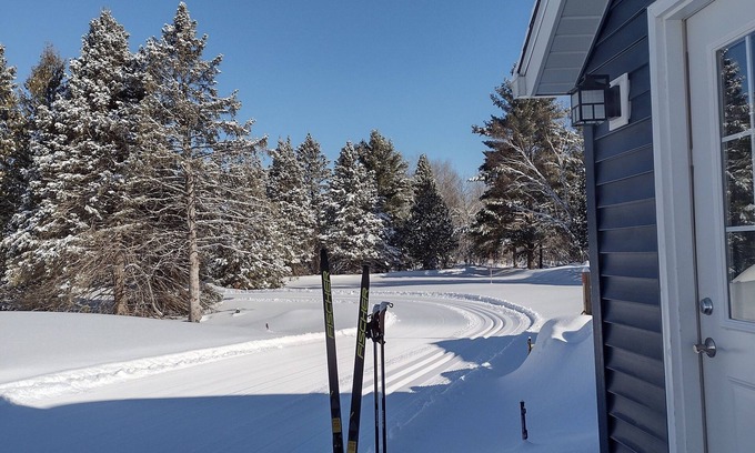 Ironwood Cottage | Kaartunen Kottage ABR XC Ski/Snowshoe In/Out directly from your porch!