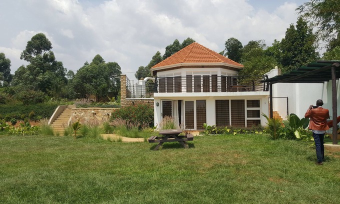 Kampala House | Kaazi LakeFront Villas