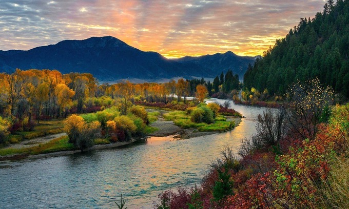 Swan Valley House | KABINO: Snake River Roadhouse #4 A/C WiFi Bar Below Pool Table Shuffleboard Yummy Food