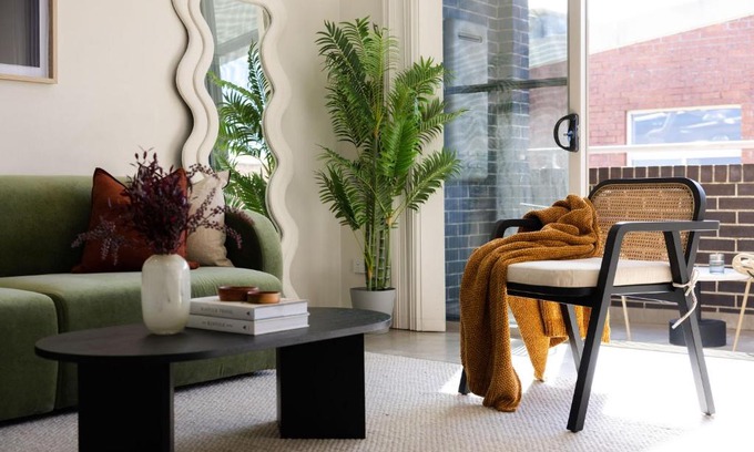 Alexandria Apartment | Kahlo Alexandria - Stylish 2 bdrm Walk to Train