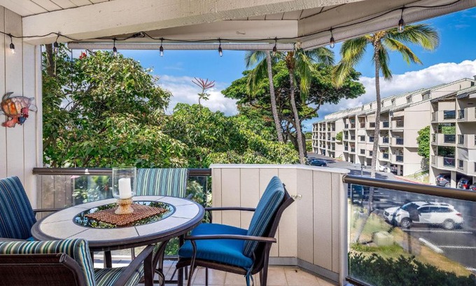 Historic Kailua Village House | Kailua Bay Resort 4-206 Corner Oceanview Downtown Unit