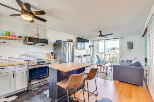 Historic Kailua Village Apartment | Kailua-Kona Condo with Balcony Walk to the Beach!