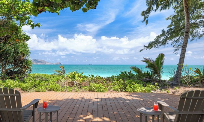 Kailua House | Kailuana Beachfront Estate - 5 bedroom Beachfront center of Kailua Bay