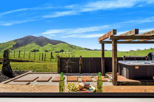Otorohanga District House | Kakepuku View and Spa Retreat - Te Awamutu