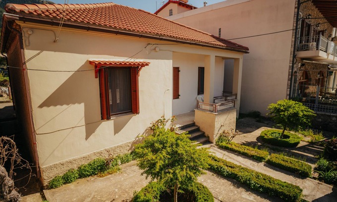 Kalavrita House | Kalavrita downtown 3 bedroom house for 6 pers